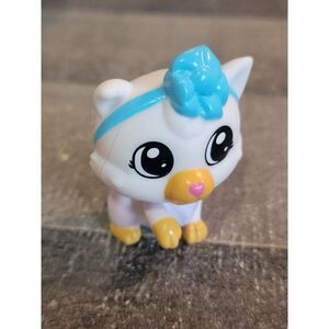 Blip LLC white cat heart Blue bow animal toy figure
